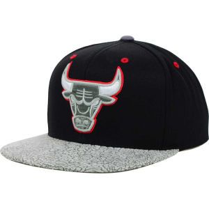 Chicago Bulls Mitchell and Ness NBA Classic Sneaker Hook Ups Hat