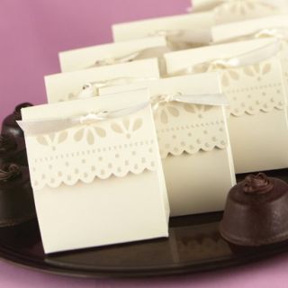 Ivory Scalloped Favor Boxes   25ct