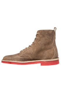 Clarks Originals Boot Desert Mali in Taupe Suede & Red Crepe in Red