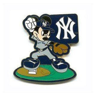 Disney Mickey Mouse Pin   Baseball Player   New York Yankees  