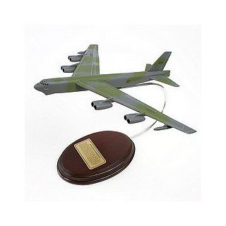 B 52G Stratofortress 1/185 Bomber Airplane Model Toys & Games