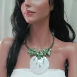 Green Elite Natural Shell Medallion Floral Necklace (Philippines) Necklaces