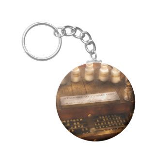 Dentist   Detachable Tooth Shade Guide Keychain