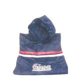 New England Patriots Hooded Rain Poncho   Size Bigger  Sports Fan Outerwear Jackets  Sports & Outdoors