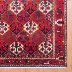 Persian Hand knotted Bakhtiari Red/ Black Wool Rug (6'8 x 9'4) 5x8   6x9 Rugs