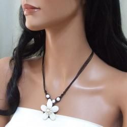 Cotton Rope White Shell and Pearl Flower Necklace (4 8 mm) (Thailand) Necklaces