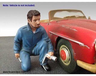 23789 American Diorama Figurine   Single Mechanic Jerry Figure (118, Blue) 23789 Diecast Car Model Auto Automobile Toy Metal Vehicle Toys & Games