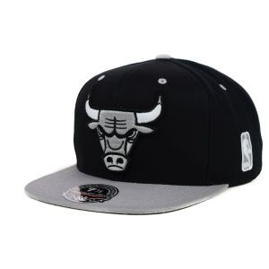 Chicago Bulls Mitchell and Ness NBA Black Gray Fitted Cap