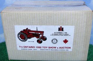 1/16TH IH Farmall 706 Wide 7th Ontario, Canada Maple Leaf Show Tractor Toys & Games