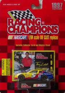 1997 Racing Champions Terry Labonte #5 Alka Seltzer 164 Scale Die Cast Car with Collector Cars and Display Stand Toys & Games