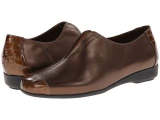 Walking Cradles Tic Toc Womens Slip on Dress Shoes (Brown)