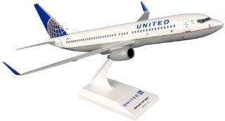 Daron Skymarks United 737 800 Post Co Merger Livery Model Kit (1/130 Scale) Toys & Games