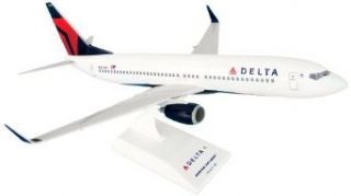 Daron Skymarks Delta 737 800 New Livery Airplane Model Building Kit, 1/130 Scale Toys & Games