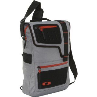 Oakley Mens Alpha Charlie Vertical Messenger Bag (Light Grey) Sports & Outdoors