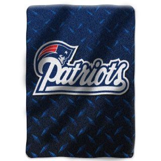New England Patriots Diamond Plate Raschel Blanket/Throw   NFL Football  Sports & Outdoors