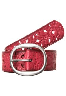 Fossil   Belt   red