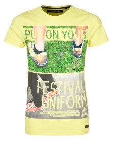 Outfitters Nation   Print T shirt   yellow