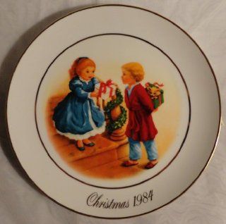 Avon 1984 Celebrating the Joy of Giving Christmas Plate   Commemorative Plates