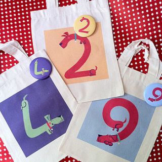 'stretch' birthday party bag and badge by 2d scrumptious