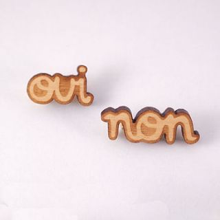 french 'oui' and 'non' wooden brooches by vivid please