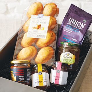 the breakfast in bed box by whisk hampers