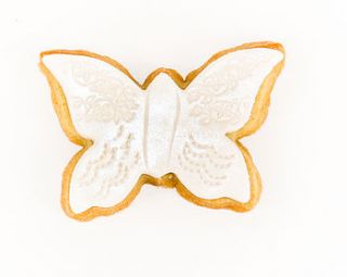hand decorated butterfly wedding favours by little rose bakery