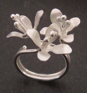 white lilies ring by zelda wong