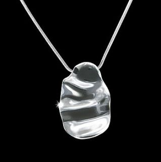 rippled oval pendant by bijoux box