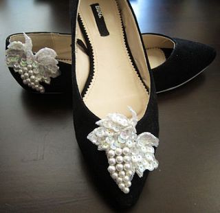 white grape shoe clips by ilu