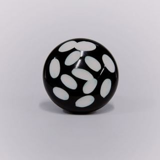 black and white acrylic ameba knob by trinca ferro