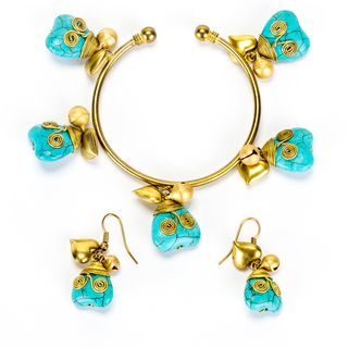 Goldtone Turquoise Heart Bracelet and Earrings Set (Thailand) Jewelry Sets