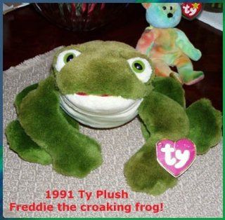 TY Classic Plush   FREDDIE the Frog (Makes Noise) Toys & Games