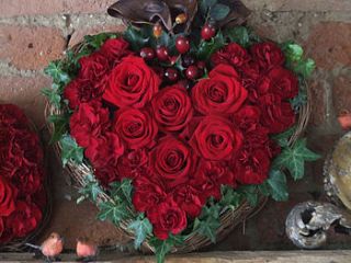 fresh red rose, ivy and faux berry vine heart by figa & co. ltd