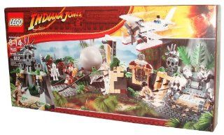 Lego Indiana Jones Series Adventure Pack Set # 7623   TEMPLE ESCAPE with Indiana Jones, Belloq, Satipo and Pilot Minifigures Plus Skull Rocks, Bat, Spider, Spiderweb, Skeletons, Gold Coins and More (Total Pieces 552) Toys & Games