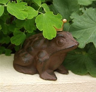 frog prince iron sculpture by london garden trading