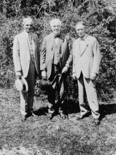 1931 photo Thomas Edison, Henry Ford, and Harvey Firestone, posed outdoors, s e4  