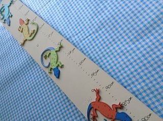 gecko's wooden height chart by hickory dickory designs
