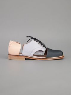 Minimarket Cut out Shoe