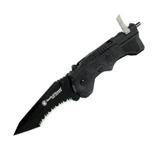 Smith & Wesson SW911N S&W 1st Response Rescue Tool, Seatbelt Cutter  Tactical Folding Knives  Sports & Outdoors