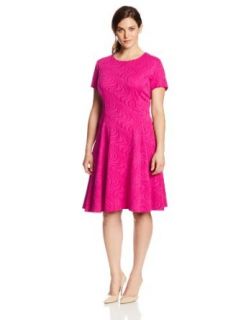 Gabby Skye Women's Plus Size Short Sleeve Wavy Knit Fit and Flare Dress