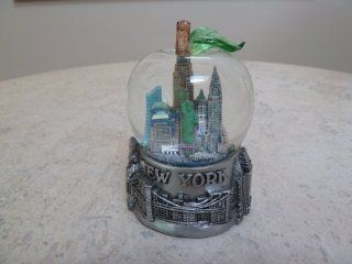 New York City Silver Apple Snow Globe   65mm  