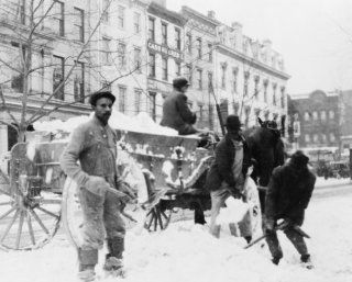 early 1900s photo Men loading snow onto wagon, after snow storm, in Washingto e4   Photographs
