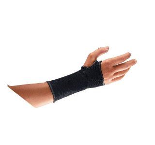 Mueller Wrist Support Elastic, provides support and full range of motion, Black   Regular #405REG Sports & Outdoors