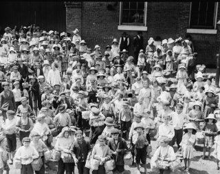 1913 child labor photo "Dinner Toters" waiting for the gate to open. This is c6  