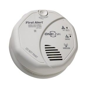 First Alert SCO500B Carbon Monoxide & Smoke Alarm, Wireless 2 AA Battery Powered w/ Voice Warning